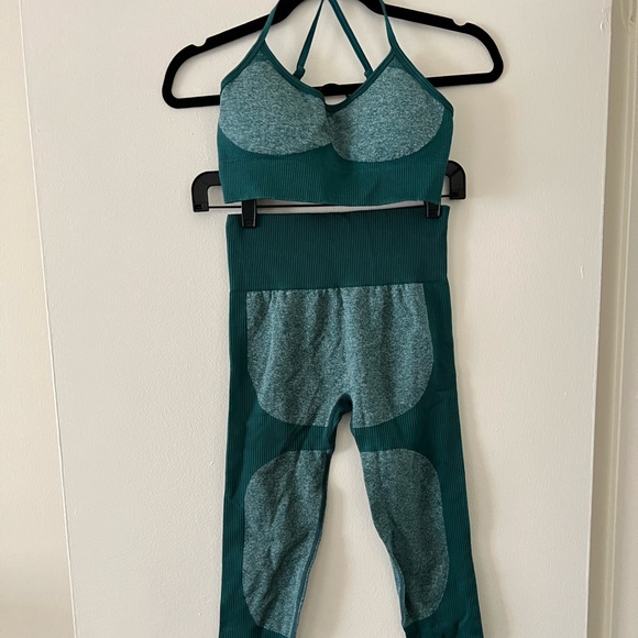 Yoga set. High-Waisted Legging &top - Picture 8 of 9